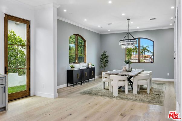 Chandelier, Dining room, Interior, Recessed Lighting, Wood Texture Flooring