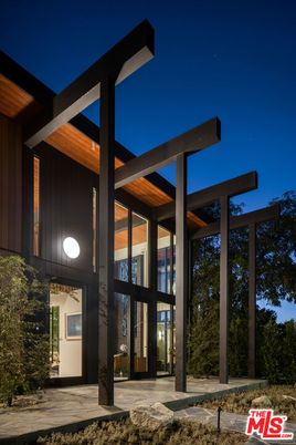 Backyard, Exterior, Facade, Modern
