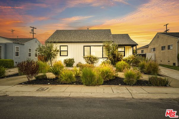 Exterior, Facade, Farmhouse