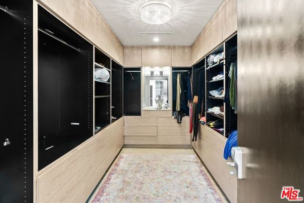 Interior, Walk-in Closets