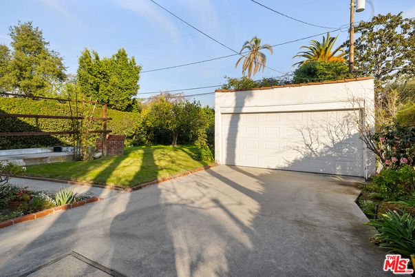 Backyard, Detached Garage, Exterior