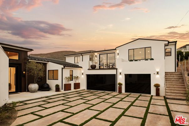 Attached, Exterior, Facade, Modern