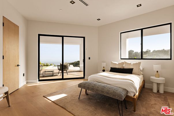 Bedroom, Interior, Recessed Lighting, Water, Wood Texture Flooring