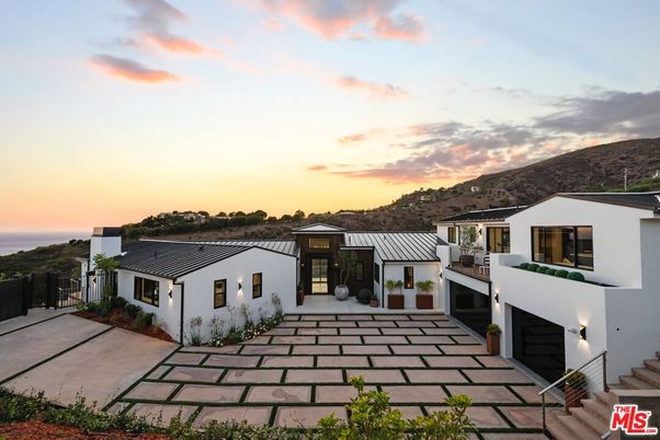 Attached, Exterior, Facade, Spanish Mediterranean