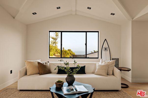 Interior, Living room, Recessed Lighting, Water, Wood Texture Flooring