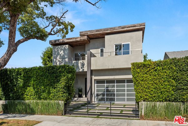 Attached, Exterior, Facade, Modern