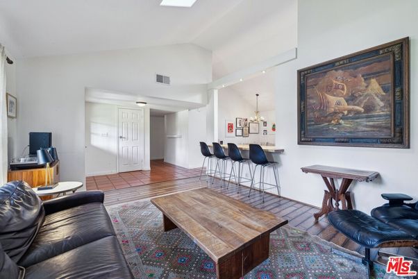 Chandelier, Interior, Living room, Pendant Lights, Recessed Lighting, Wood Texture Flooring