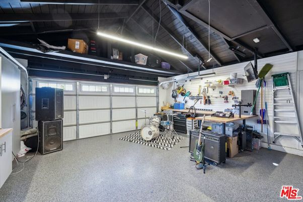 Garage, Interior