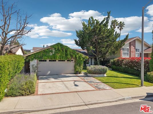Attached, Exterior, Facade, Ranch