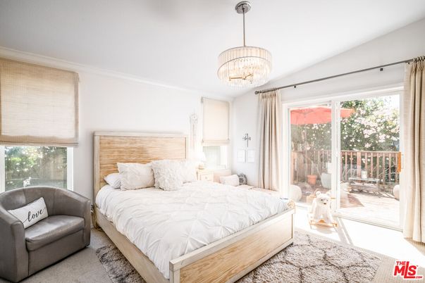 Bedroom, Chandelier, Interior, Pendant Lights
