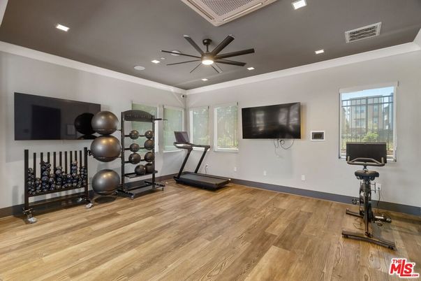 Fitness Equipment, Interior, Recessed Lighting, Wood Texture Flooring