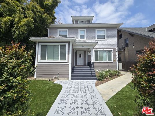 Exterior, Facade, American Foursquare