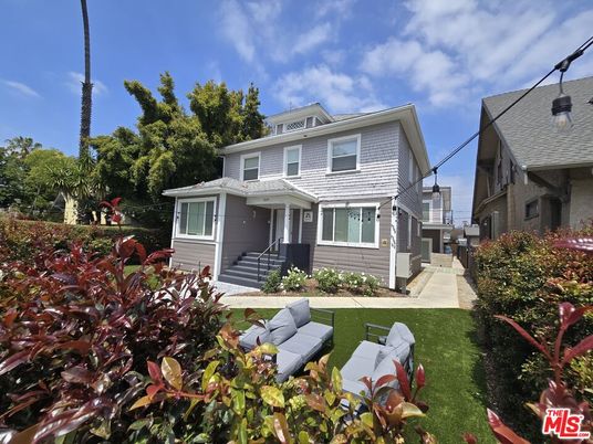 Exterior, Facade, American Foursquare