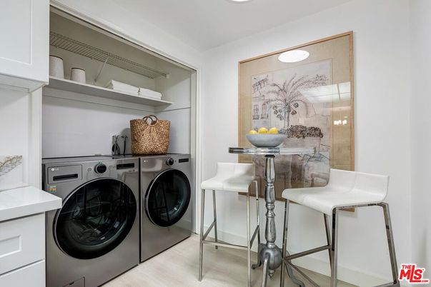 Interior, Washer, Wood Texture Flooring