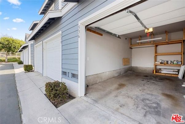 Exterior, Garage