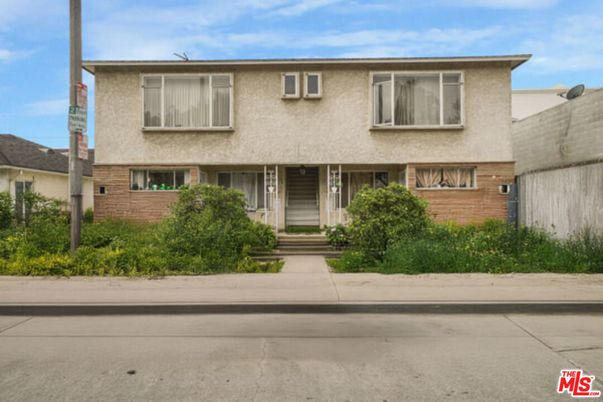 Exterior, Facade, Brick Facade, Split Level