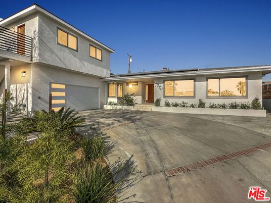 Attached, Exterior, Facade, Modern