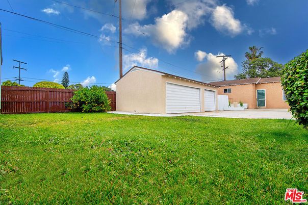 Backyard, Detached Garage, Exterior