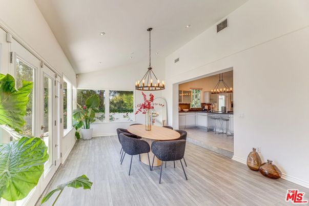 Chandelier, Dining room, Interior, Pendant Lights, Recessed Lighting