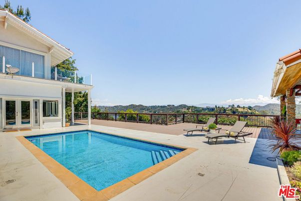 Exterior, Pool