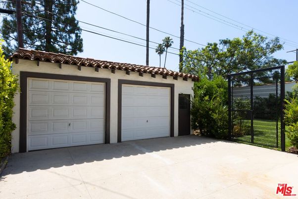 Detached Garage, Exterior