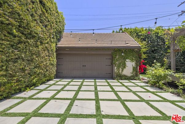 Detached Garage, Exterior