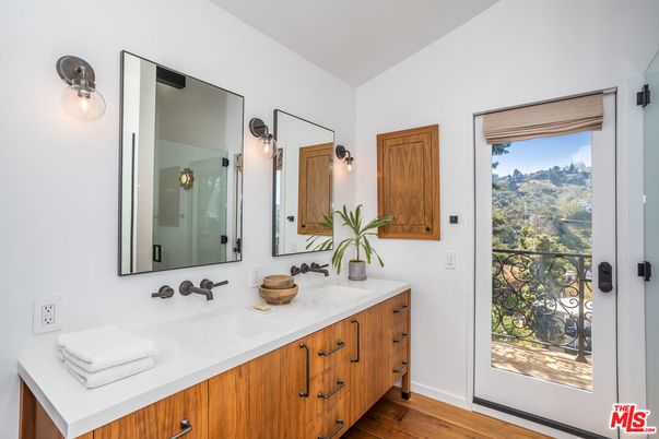 Bathroom, Dual Sink Vanities, Interior, Wood Texture Flooring