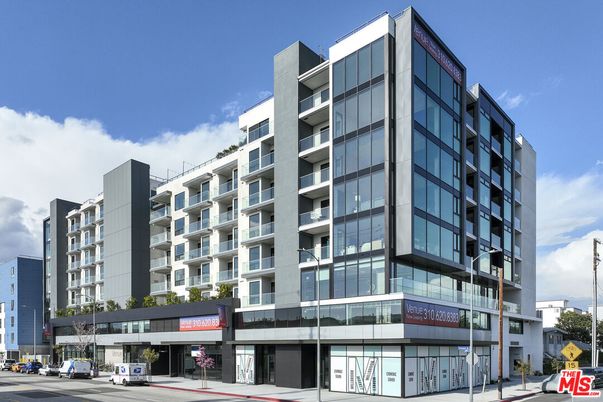 Exterior, Facade, Highrise