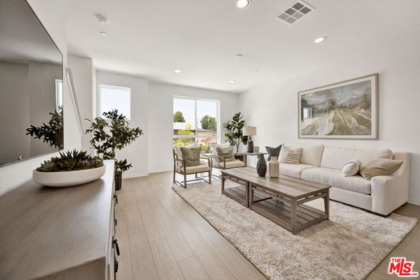 Interior, Living room, Recessed Lighting, Wood Texture Flooring