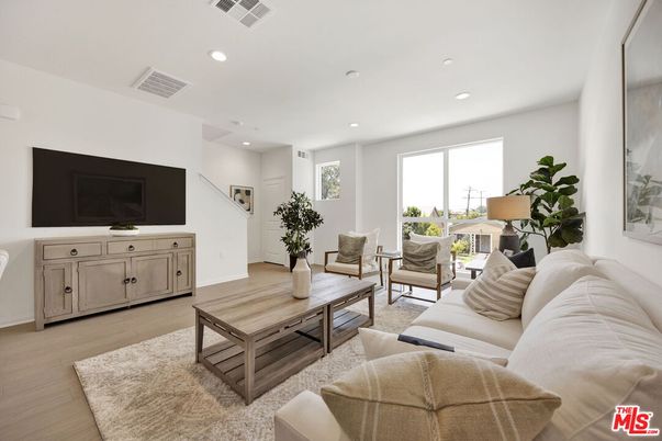 Interior, Living room, Recessed Lighting, Wood Texture Flooring