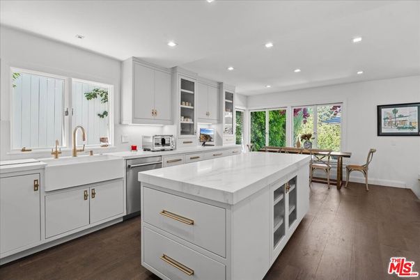 Dining room, Interior, Kitchen, Recessed Lighting, Wood Texture Flooring