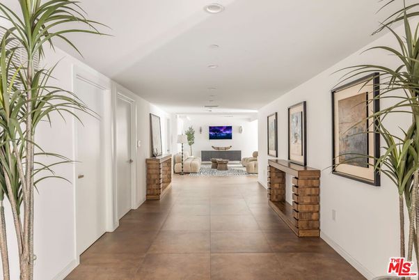 Fireplace, Interior, Living room, Recessed Lighting