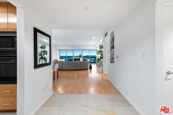 Interior, Living room, Recessed Lighting, Water, Wood Texture Flooring
