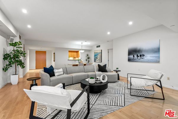 Dining room, Interior, Living room, Pendant Lights, Recessed Lighting, Wood Texture Flooring