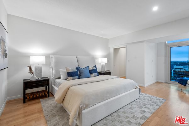 Bedroom, Interior, Recessed Lighting, Water, Wood Texture Flooring