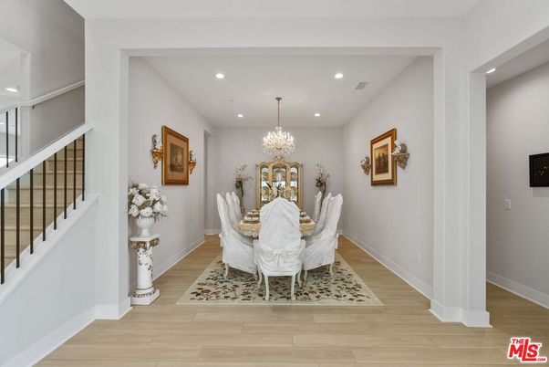 Chandelier, Dining room, Interior, Recessed Lighting, Wood Texture Flooring