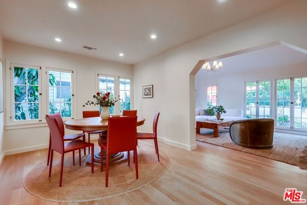 Chandelier, Dining room, Interior, Recessed Lighting, Wood Texture Flooring