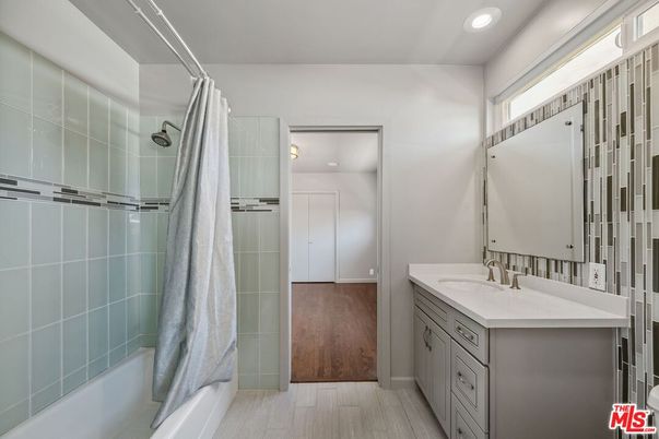 Bathroom, Interior, Recessed Lighting, Wood Texture Flooring