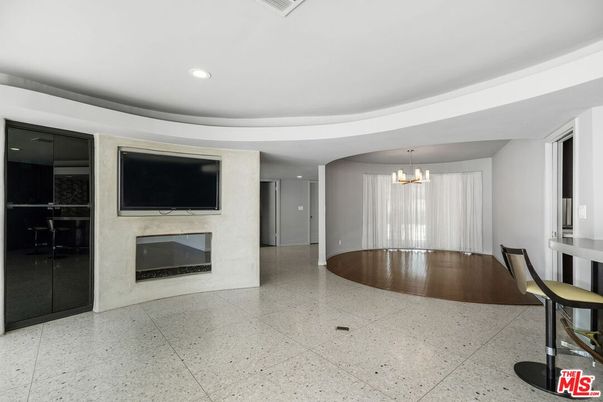Chandelier, Fireplace, Interior, Recessed Lighting