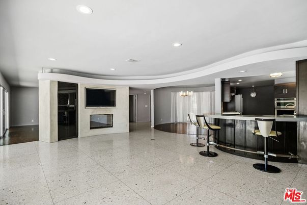 Fireplace, Interior, Recessed Lighting