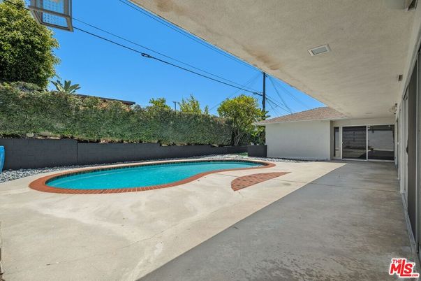Exterior, Pool