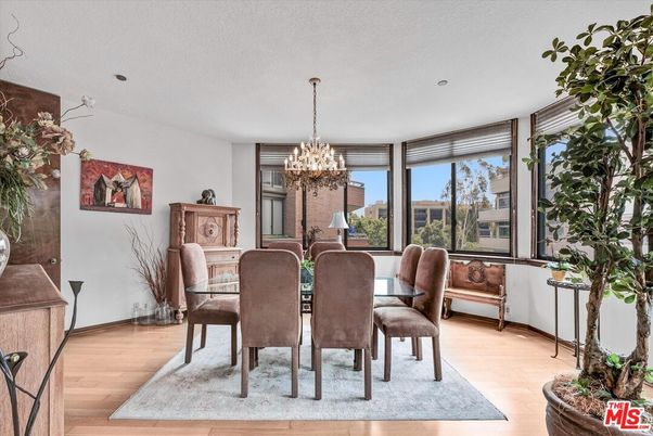 Chandelier, Dining room, Interior, Recessed Lighting, Wood Texture Flooring
