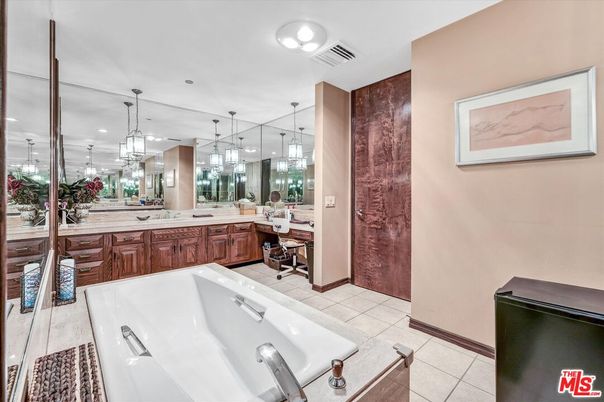 Bathroom, Dual Sink Vanities, Interior, Pendant Lights, Recessed Lighting