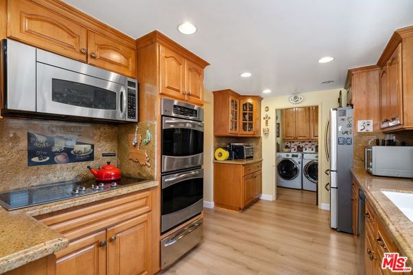 Interior, Kitchen, Recessed Lighting, Washer, Wood Texture Flooring