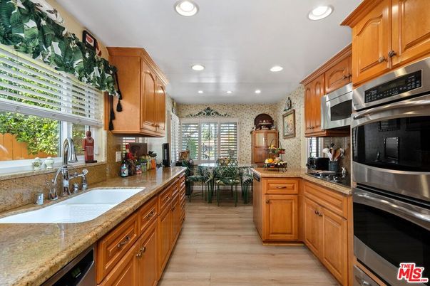 Dining room, Interior, Kitchen, Recessed Lighting, Stainless Steel Appliances, Wood Texture Flooring
