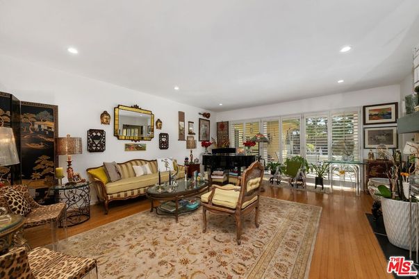 Interior, Living room, Piano, Recessed Lighting, Wood Texture Flooring