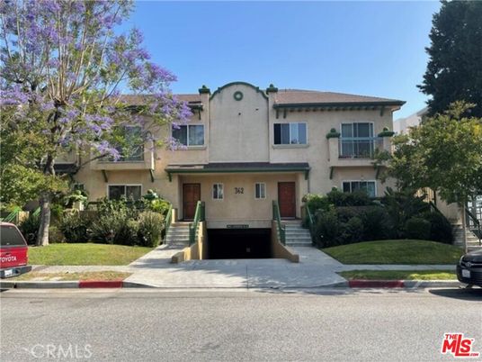Exterior, Facade, Mediterranean