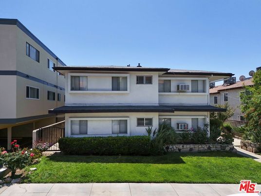 Exterior, Facade, Modern