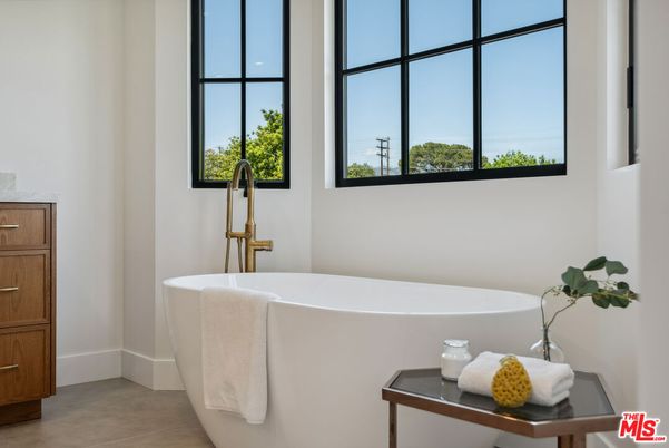 Bathroom, Free Standing Baths, Interior