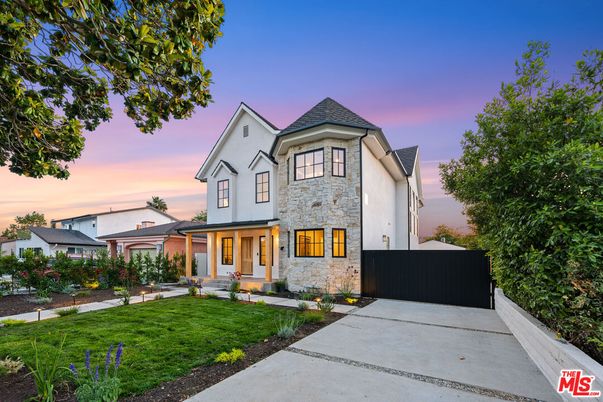 Backyard, Exterior, Facade, French Provincial